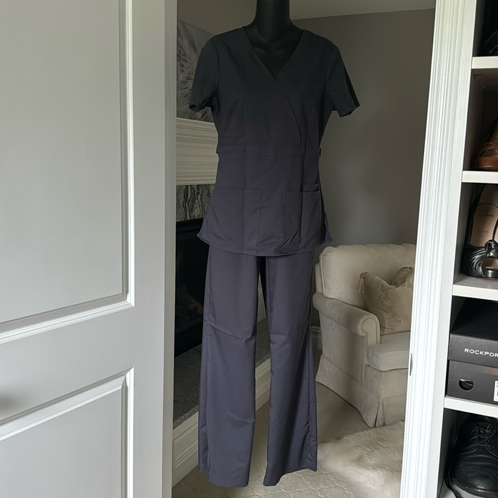 Scrubology Scrubs Medical Uniform Stretch Modern Fit sz XS